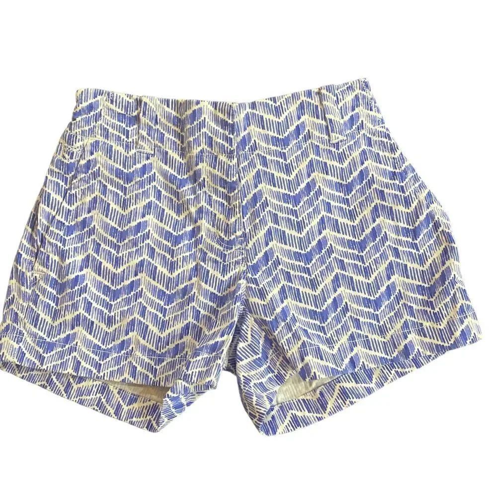 Vineyard Vines size 00 shorts blue white elastic waist geometric shape